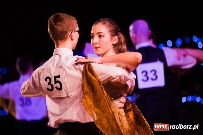 Zdjęcie w galerii na portalu naszraciborz.pl: X Jubileuszowa Karnawałowa Rewia Tańca w Arenie Rafako wiadomości z regionu