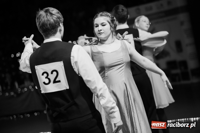 Zdjęcie w galerii na portalu naszraciborz.pl: X Jubileuszowa Karnawałowa Rewia Tańca w Arenie Rafako wiadomości z regionu