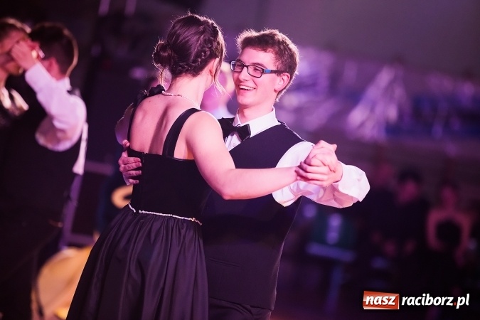 Zdjęcie w galerii na portalu naszraciborz.pl: X Jubileuszowa Karnawałowa Rewia Tańca w Arenie Rafako wiadomości z regionu