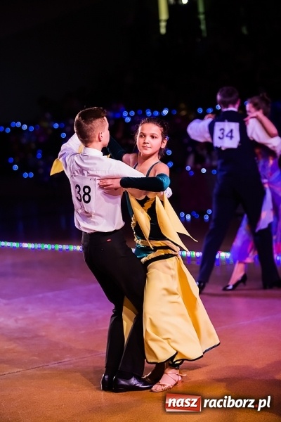 Zdjęcie w galerii na portalu naszraciborz.pl: X Jubileuszowa Karnawałowa Rewia Tańca w Arenie Rafako wiadomości z regionu