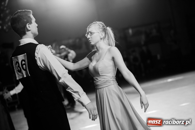 Zdjęcie w galerii na portalu naszraciborz.pl: X Jubileuszowa Karnawałowa Rewia Tańca w Arenie Rafako wiadomości z regionu