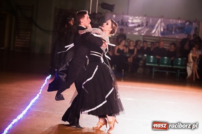 Zdjęcie w galerii na portalu naszraciborz.pl: X Jubileuszowa Karnawałowa Rewia Tańca w Arenie Rafako wiadomości z regionu