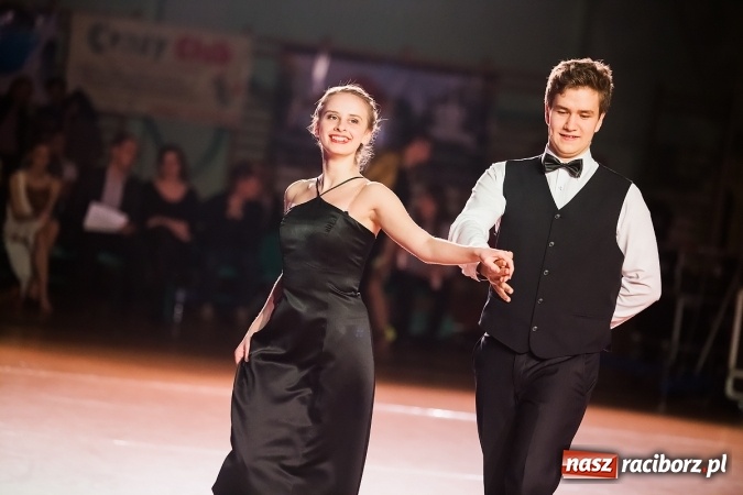 Zdjęcie w galerii na portalu naszraciborz.pl: X Jubileuszowa Karnawałowa Rewia Tańca w Arenie Rafako wiadomości z regionu