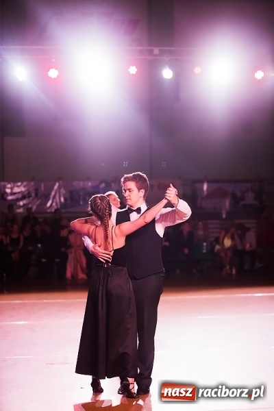 Zdjęcie w galerii na portalu naszraciborz.pl: X Jubileuszowa Karnawałowa Rewia Tańca w Arenie Rafako wiadomości z regionu