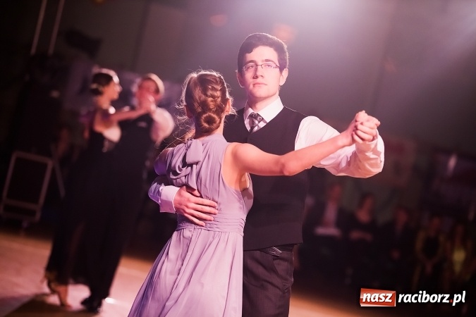Zdjęcie w galerii na portalu naszraciborz.pl: X Jubileuszowa Karnawałowa Rewia Tańca w Arenie Rafako wiadomości z regionu