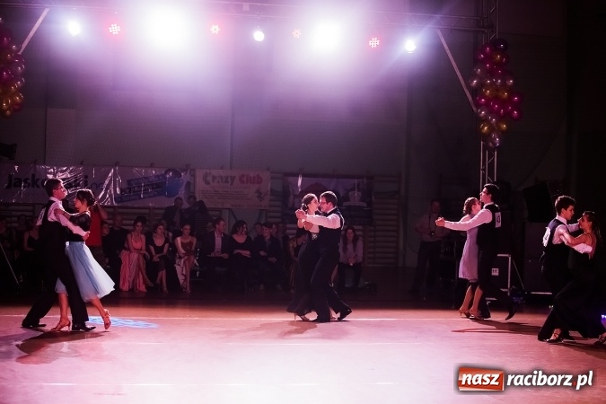 Zdjęcie w galerii na portalu naszraciborz.pl: X Jubileuszowa Karnawałowa Rewia Tańca w Arenie Rafako wiadomości z regionu