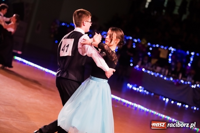Zdjęcie w galerii na portalu naszraciborz.pl: X Jubileuszowa Karnawałowa Rewia Tańca w Arenie Rafako wiadomości z regionu