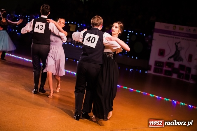 Zdjęcie w galerii na portalu naszraciborz.pl: X Jubileuszowa Karnawałowa Rewia Tańca w Arenie Rafako wiadomości z regionu