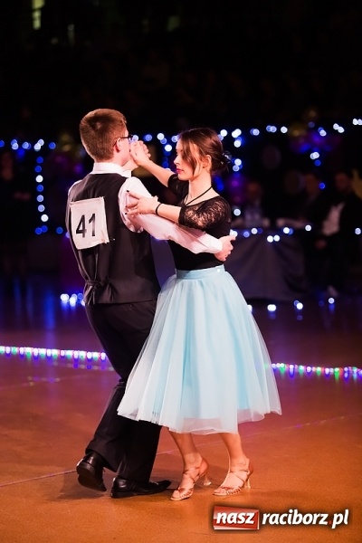 Zdjęcie w galerii na portalu naszraciborz.pl: X Jubileuszowa Karnawałowa Rewia Tańca w Arenie Rafako wiadomości z regionu