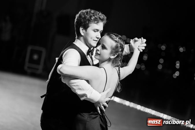 Zdjęcie w galerii na portalu naszraciborz.pl: X Jubileuszowa Karnawałowa Rewia Tańca w Arenie Rafako wiadomości z regionu