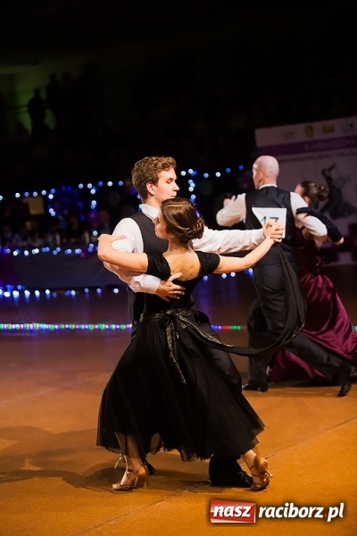 Zdjęcie w galerii na portalu naszraciborz.pl: X Jubileuszowa Karnawałowa Rewia Tańca w Arenie Rafako wiadomości z regionu