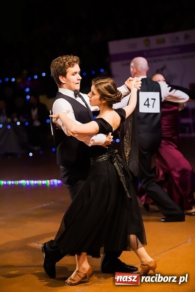 Zdjęcie w galerii na portalu naszraciborz.pl: X Jubileuszowa Karnawałowa Rewia Tańca w Arenie Rafako wiadomości z regionu