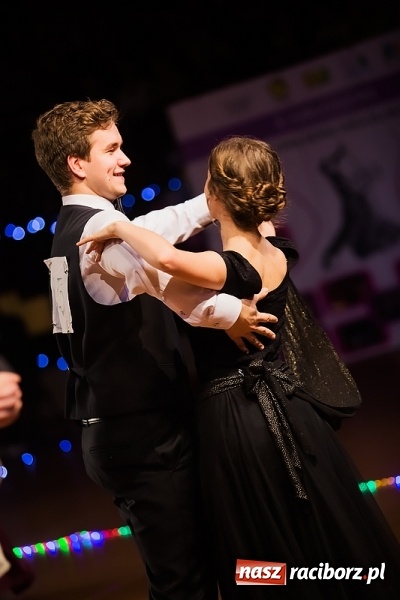 Zdjęcie w galerii na portalu naszraciborz.pl: X Jubileuszowa Karnawałowa Rewia Tańca w Arenie Rafako wiadomości z regionu