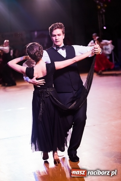 Zdjęcie w galerii na portalu naszraciborz.pl: X Jubileuszowa Karnawałowa Rewia Tańca w Arenie Rafako wiadomości z regionu