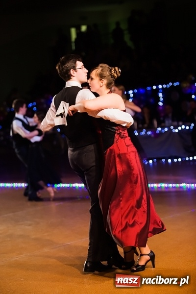 Zdjęcie w galerii na portalu naszraciborz.pl: X Jubileuszowa Karnawałowa Rewia Tańca w Arenie Rafako wiadomości z regionu