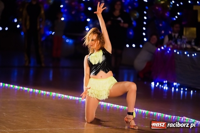 Zdjęcie w galerii na portalu naszraciborz.pl: X Jubileuszowa Karnawałowa Rewia Tańca w Arenie Rafako wiadomości z regionu