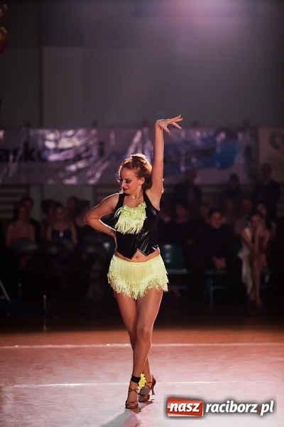 Zdjęcie w galerii na portalu naszraciborz.pl: X Jubileuszowa Karnawałowa Rewia Tańca w Arenie Rafako wiadomości z regionu