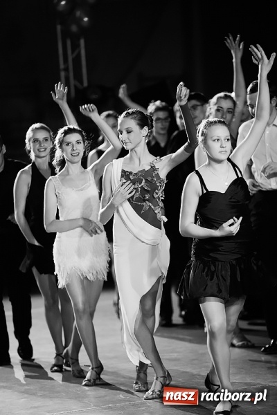 Zdjęcie w galerii na portalu naszraciborz.pl: X Jubileuszowa Karnawałowa Rewia Tańca w Arenie Rafako wiadomości z regionu