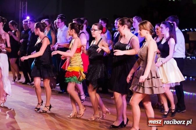 Zdjęcie w galerii na portalu naszraciborz.pl: X Jubileuszowa Karnawałowa Rewia Tańca w Arenie Rafako wiadomości z regionu