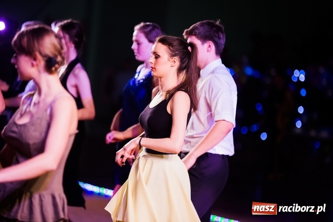 Zdjęcie w galerii na portalu naszraciborz.pl: X Jubileuszowa Karnawałowa Rewia Tańca w Arenie Rafako wiadomości z regionu