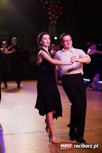 Zdjęcie w galerii na portalu naszraciborz.pl: X Jubileuszowa Karnawałowa Rewia Tańca w Arenie Rafako wiadomości z regionu