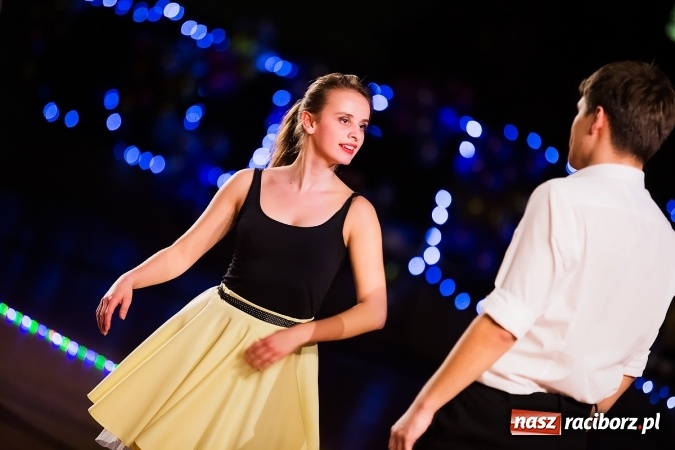 Zdjęcie w galerii na portalu naszraciborz.pl: X Jubileuszowa Karnawałowa Rewia Tańca w Arenie Rafako wiadomości z regionu