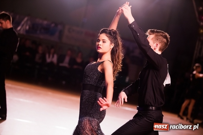 Zdjęcie w galerii na portalu naszraciborz.pl: X Jubileuszowa Karnawałowa Rewia Tańca w Arenie Rafako wiadomości z regionu