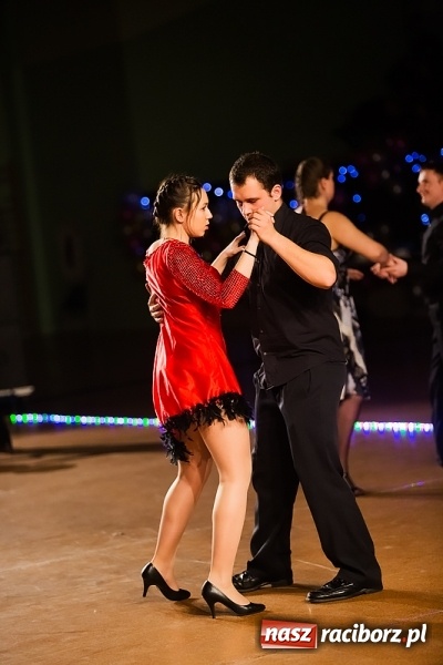 Zdjęcie w galerii na portalu naszraciborz.pl: X Jubileuszowa Karnawałowa Rewia Tańca w Arenie Rafako wiadomości z regionu