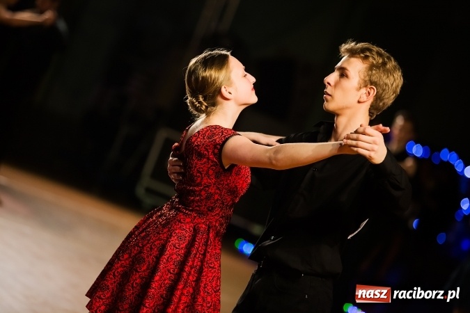 Zdjęcie w galerii na portalu naszraciborz.pl: X Jubileuszowa Karnawałowa Rewia Tańca w Arenie Rafako wiadomości z regionu