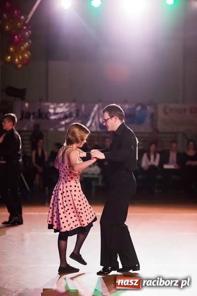 Zdjęcie w galerii na portalu naszraciborz.pl: X Jubileuszowa Karnawałowa Rewia Tańca w Arenie Rafako wiadomości z regionu