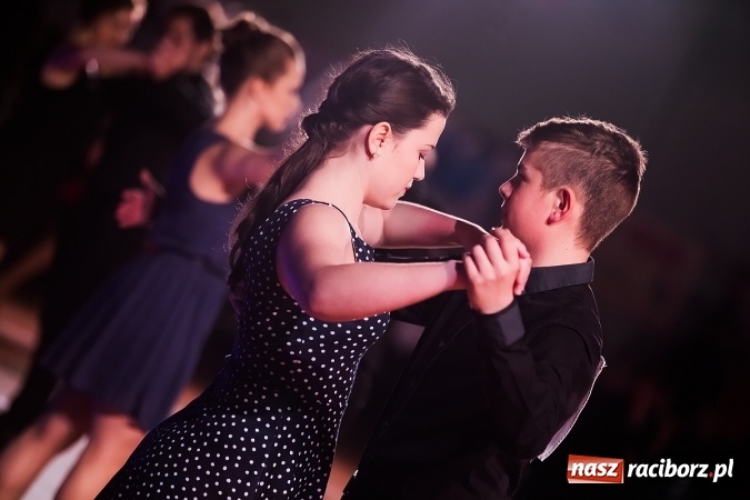 Zdjęcie w galerii na portalu naszraciborz.pl: X Jubileuszowa Karnawałowa Rewia Tańca w Arenie Rafako wiadomości z regionu