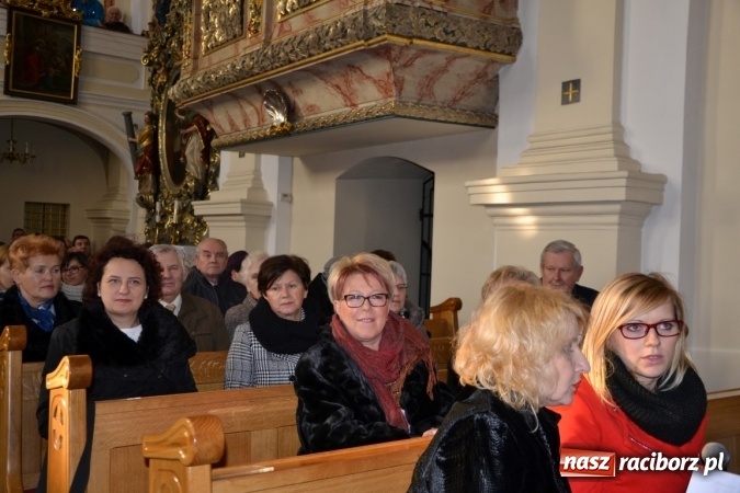 Zdjęcie w galerii na portalu naszraciborz.pl: Kolędowanie przy żłóbku - koncert w Tworkowie  wiadomości z regionu