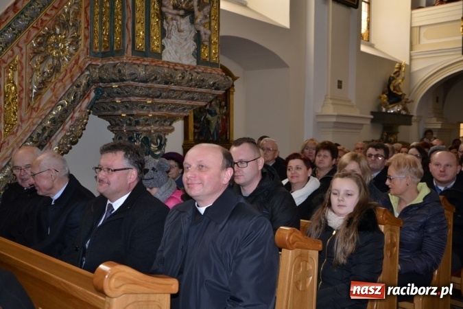 Zdjęcie w galerii na portalu naszraciborz.pl: Kolędowanie przy żłóbku - koncert w Tworkowie  wiadomości z regionu