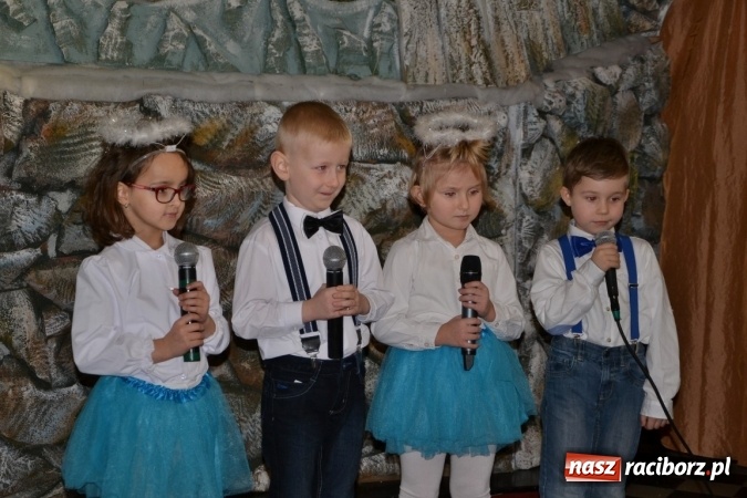 Zdjęcie w galerii na portalu naszraciborz.pl: Kolędowanie przy żłóbku - koncert w Tworkowie  wiadomości z regionu