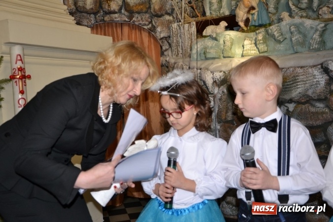 Zdjęcie w galerii na portalu naszraciborz.pl: Kolędowanie przy żłóbku - koncert w Tworkowie  wiadomości z regionu