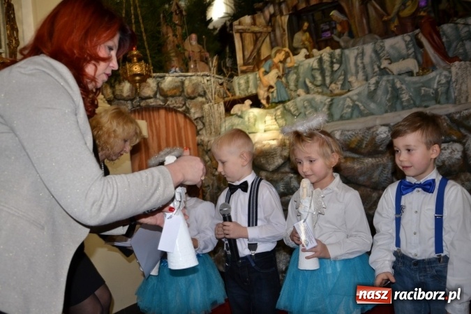 Zdjęcie w galerii na portalu naszraciborz.pl: Kolędowanie przy żłóbku - koncert w Tworkowie  wiadomości z regionu