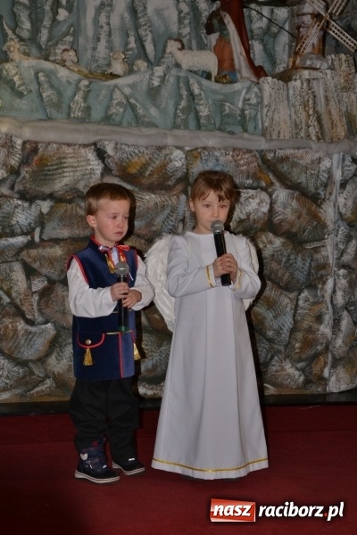 Zdjęcie w galerii na portalu naszraciborz.pl: Kolędowanie przy żłóbku - koncert w Tworkowie  wiadomości z regionu