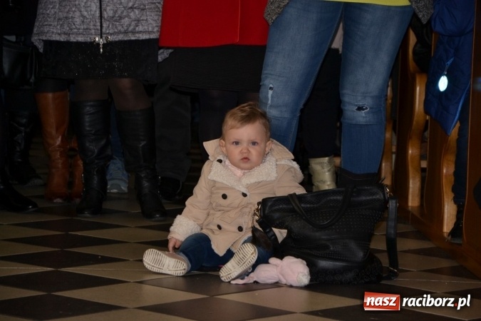 Zdjęcie w galerii na portalu naszraciborz.pl: Kolędowanie przy żłóbku - koncert w Tworkowie  wiadomości z regionu