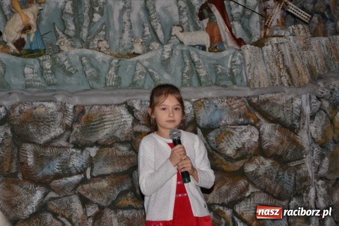Zdjęcie w galerii na portalu naszraciborz.pl: Kolędowanie przy żłóbku - koncert w Tworkowie  wiadomości z regionu