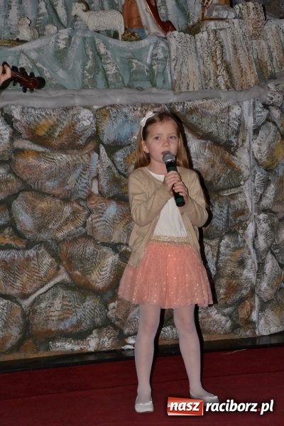 Zdjęcie w galerii na portalu naszraciborz.pl: Kolędowanie przy żłóbku - koncert w Tworkowie  wiadomości z regionu