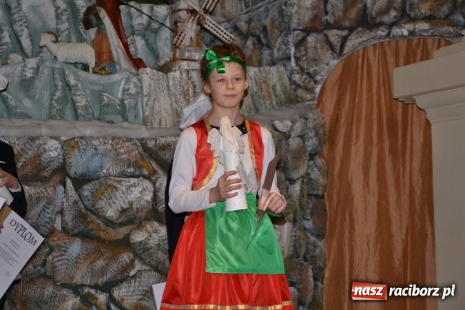 Zdjęcie w galerii na portalu naszraciborz.pl: Kolędowanie przy żłóbku - koncert w Tworkowie  wiadomości z regionu