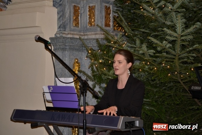 Zdjęcie w galerii na portalu naszraciborz.pl: Kolędowanie przy żłóbku - koncert w Tworkowie  wiadomości z regionu