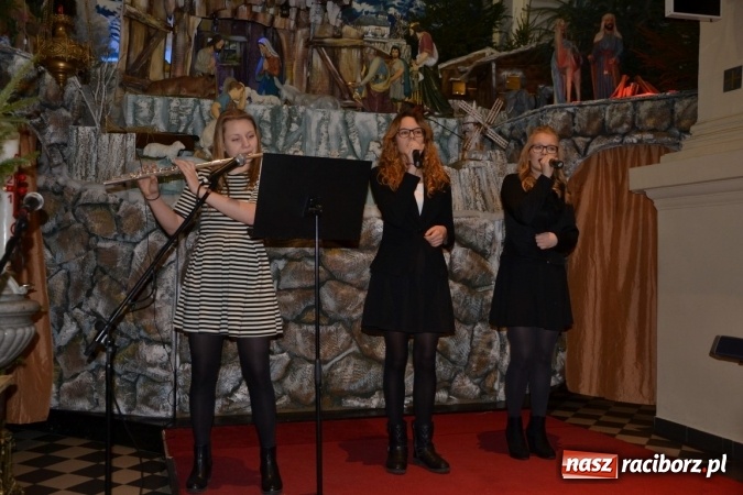 Zdjęcie w galerii na portalu naszraciborz.pl: Kolędowanie przy żłóbku - koncert w Tworkowie  wiadomości z regionu