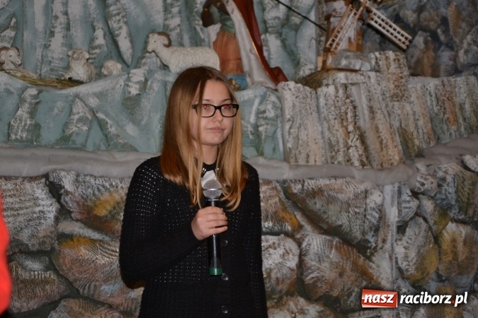 Zdjęcie w galerii na portalu naszraciborz.pl: Kolędowanie przy żłóbku - koncert w Tworkowie  wiadomości z regionu