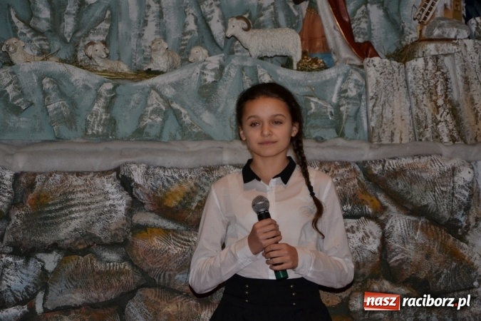 Zdjęcie w galerii na portalu naszraciborz.pl: Kolędowanie przy żłóbku - koncert w Tworkowie  wiadomości z regionu