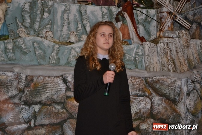 Zdjęcie w galerii na portalu naszraciborz.pl: Kolędowanie przy żłóbku - koncert w Tworkowie  wiadomości z regionu