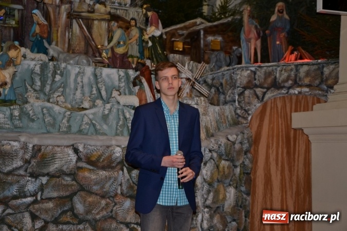 Zdjęcie w galerii na portalu naszraciborz.pl: Kolędowanie przy żłóbku - koncert w Tworkowie  wiadomości z regionu