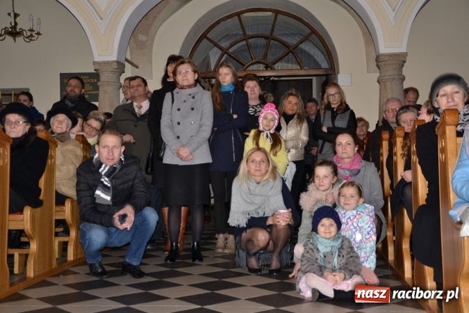 Zdjęcie w galerii na portalu naszraciborz.pl: Kolędowanie przy żłóbku - koncert w Tworkowie  wiadomości z regionu