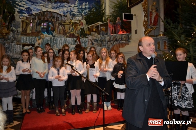 Zdjęcie w galerii na portalu naszraciborz.pl: Kolędowanie przy żłóbku - koncert w Tworkowie  wiadomości z regionu