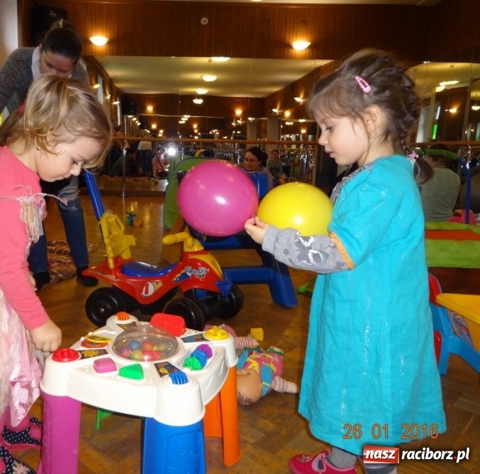 Zdjęcie w galerii na portalu naszraciborz.pl: Fikusie w Strzesze cieszą się z zimy wiadomości z regionu